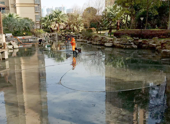 乌达景观池淤泥清理